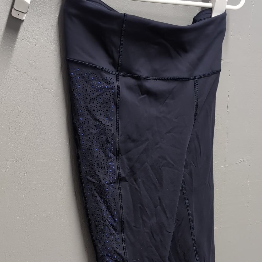 Lululemon Size 8 Navy Leggings with Side Detailing